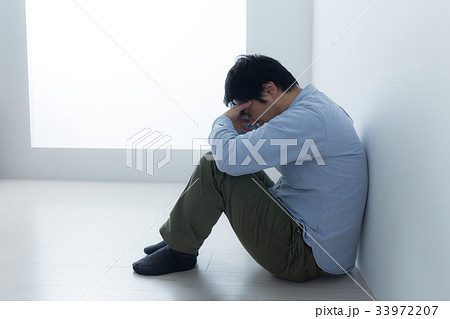 若い男性 33972207