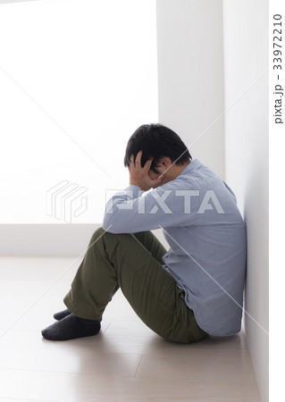 若い男性 33972210