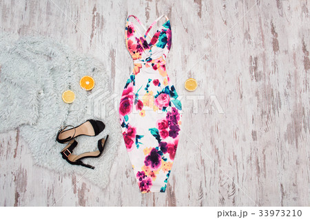 White dress in flowers, black shoes 33973210