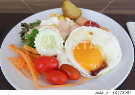 Breakfast on the table 33978087