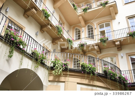 プラハのまちかど（集合住宅） 33986267