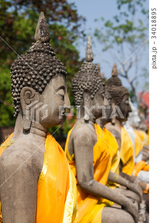 Buddhas at the temple of Wat Yai Chai Mongkol  34018895