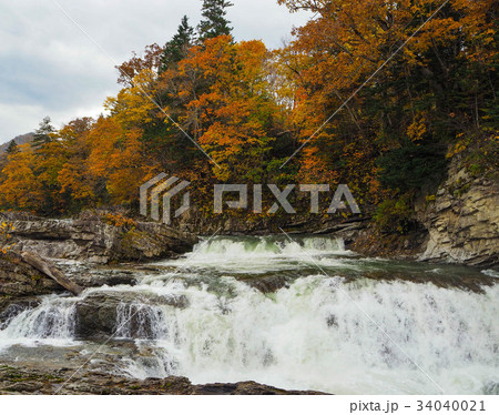 北海道 三段滝の紅葉 北海道 三段滝の紅葉 34040021