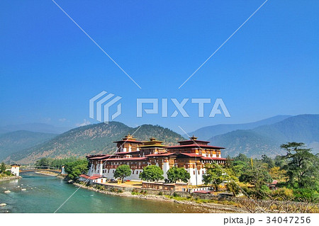 Punakha Dzong Monastery and Mo Chhu river, Bhutan 34047256