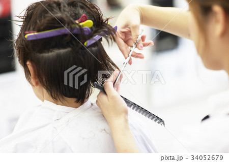 ヘアカットシーン perming 美容室写真素材 ヘアカットシーン perming 美容室写真素材 34052679
