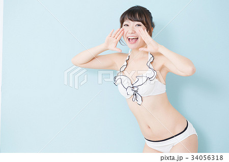 水着の女性　 34056318