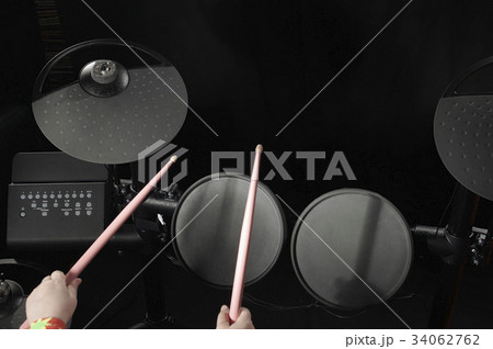 Unidentified Caucasian little girl play electronic Unidentified Caucasian little girl play electronic 34062762