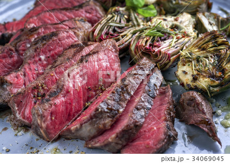 Barbecue Wagyu Point Steak with Artichokes on Plat Barbecue Wagyu Point Steak with Artichokes on Plat 34069045