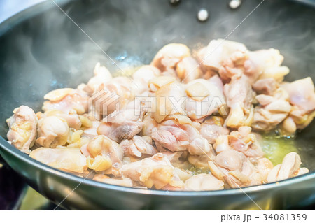 Sliced grilled chicken Sliced grilled chicken 34081359