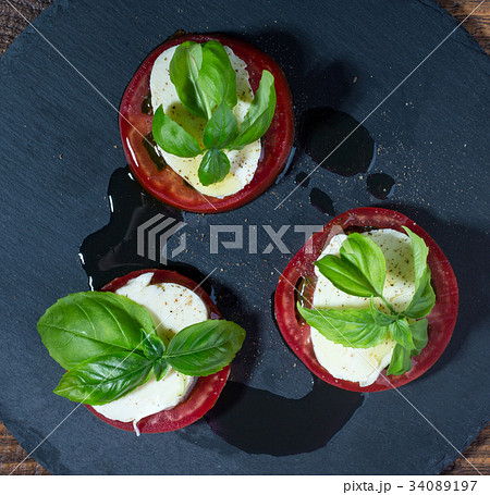 Caprese salad Caprese salad 34089197