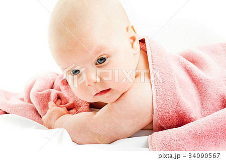 baby girl im towel 34090567
