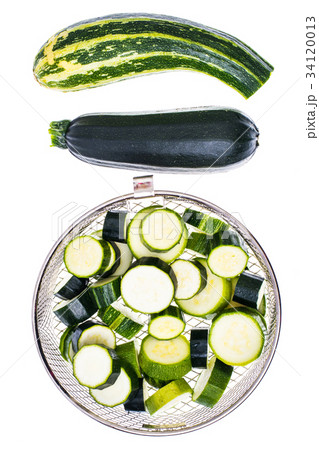 Young zucchini, cut into slices Young zucchini, cut into slices 34120013