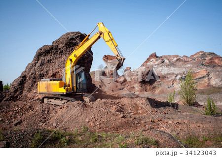 Close-up of a construction site excavator 34123043