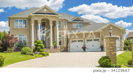 Custom built luxury house in the suburbs of Custom built luxury house in the suburbs of 34129687