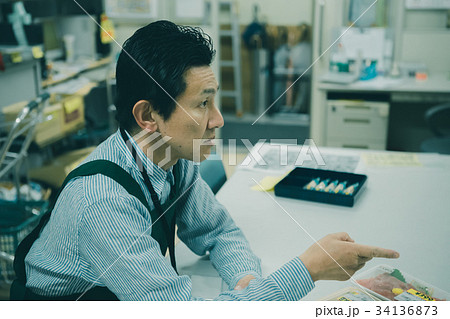 supermarket 34136873