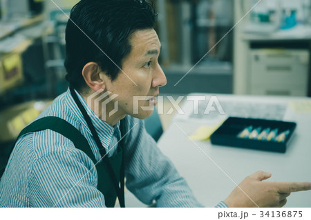 supermarket 34136875