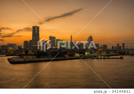 【横浜夕景】みなとみらい トワイライト 横浜ランドマークタワー 【横浜夕景】みなとみらい トワイライト 横浜ランドマークタワー 34144831