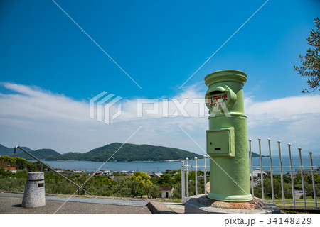 小豆島 道の駅 初夏のオリーブ公園 瀬戸内海 幸せのオリーブ色のポストの写真素材