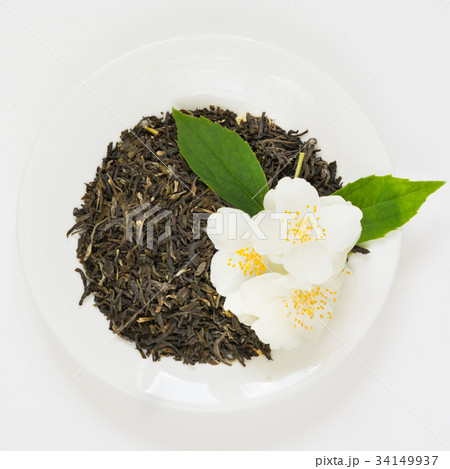 Jasmine dry green tea on white plate with flower. 34149937