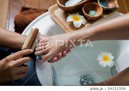 Pedicure series: Brushing customer Pedicure series: Brushing customer 34151504