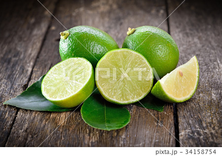Fresh ripe limes on wooden table. 34158754