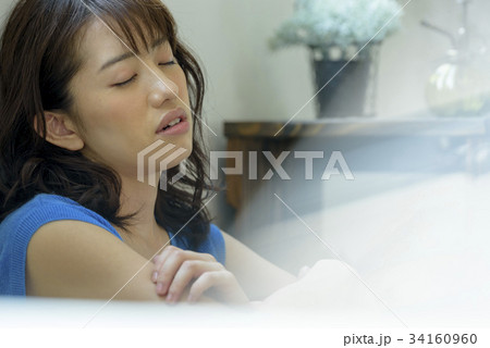 一人暮らし - リラックス - 悩み - 不安 一人暮らし - リラックス - 悩み - 不安 34160960
