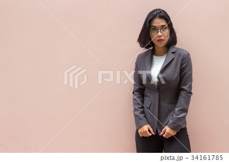 Portrait of a bussiness woman Portrait of a bussiness woman 34161785