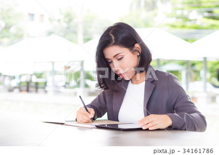 Portrait of a bussiness woman Portrait of a bussiness woman 34161786
