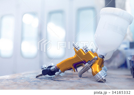 Two spray gun workshop in paint chamber 34165332