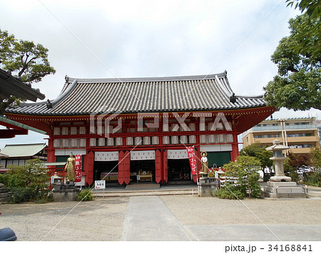 薄曇りの空と愛染さん 【寺院巡り】 薄曇りの空と愛染さん 【寺院巡り】 34168841