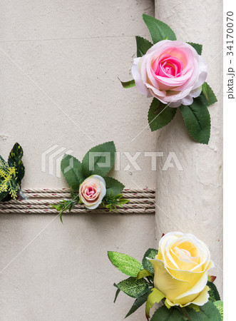 Detail of the artificial rose. 34170070