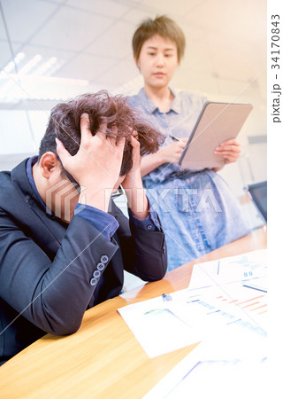 busy and unsuccessful business 34170843