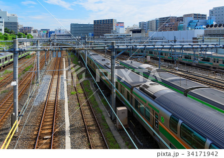 上野駅前の高架上より行き来する列車を望む 34171942