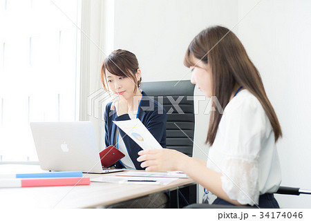 ビジネス　カジュアル　女性 34174046