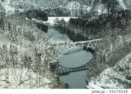 鉄道絶景 福島観光 只見線 雪景色 鉄道冬景色の写真素材