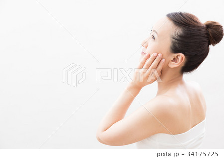 ビューティー 女性 スキンケア ビューティ 若い女性 美容 ビューティー 女性 スキンケア ビューティ 若い女性 美容 34175725