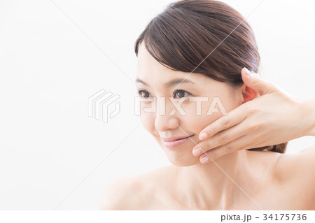 ビューティー 女性 スキンケア ビューティ 若い女性 美容 ビューティー 女性 スキンケア ビューティ 若い女性 美容 34175736