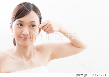 ビューティー 女性 スキンケア ビューティ 若い女性 美容 ビューティー 女性 スキンケア ビューティ 若い女性 美容 34175751
