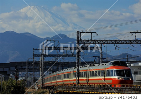 富士山とロマンスカー 34176403