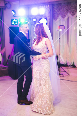 Beautiful caucasian wedding couple just married Beautiful caucasian wedding couple just married 34178280