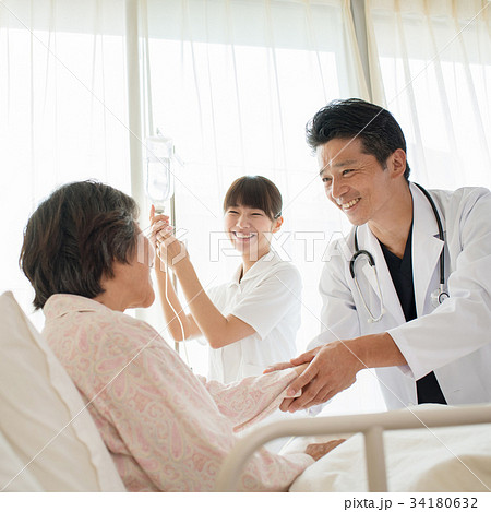 病室 診察 医師 看護師 患者 病院 医療 イメージ 病室 診察 医師 看護師 患者 病院 医療 イメージ 34180632