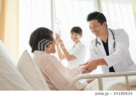 病室 診察 医師 看護師 患者 病院 医療 イメージ 34180634