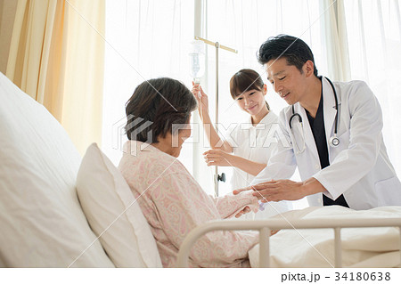病室 診察 医師 看護師 患者 病院 医療 イメージ 34180638