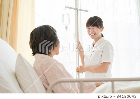 病室 点滴 看護師 患者 病院 医療 イメージ 34180645