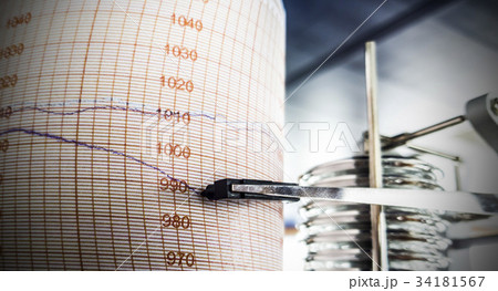 Barograph showing drop of pressure 34181567