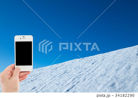 雪 空 スマホ スキー場イメージ はめ込み合成用素材の写真素材