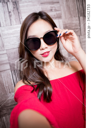 beauty fashion woman 34182733