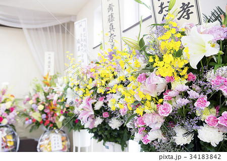 お葬式イメージ 供花 の写真素材