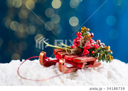 Decorative sleigh. 34186739