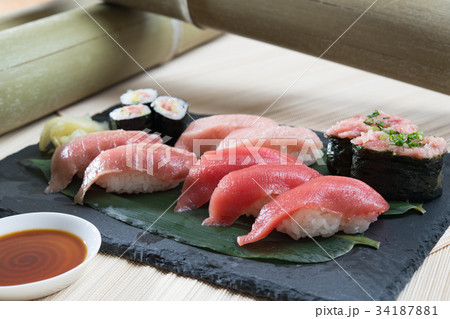 鮪の握り 34187881